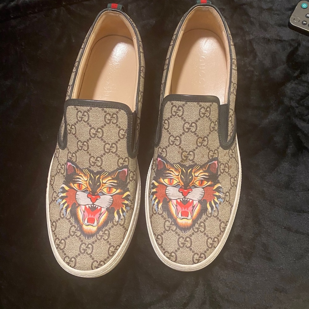 Men sneaker. 9-10 condition